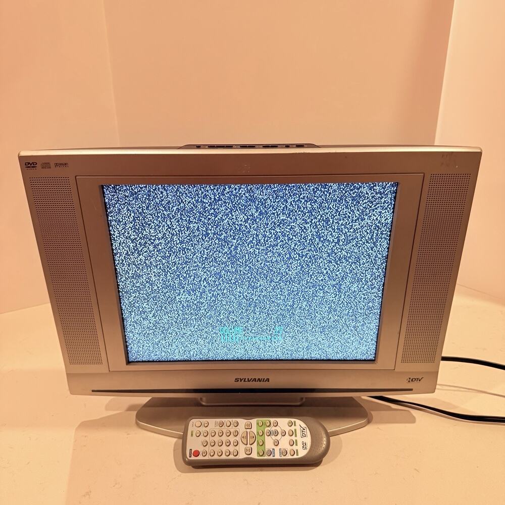 Sylvania LD155SL8 15” Digital LCD TV + DVD Combo Tested Working With Remote - Picture 3 of 10